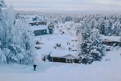 在白雪皑皑的芬兰度假